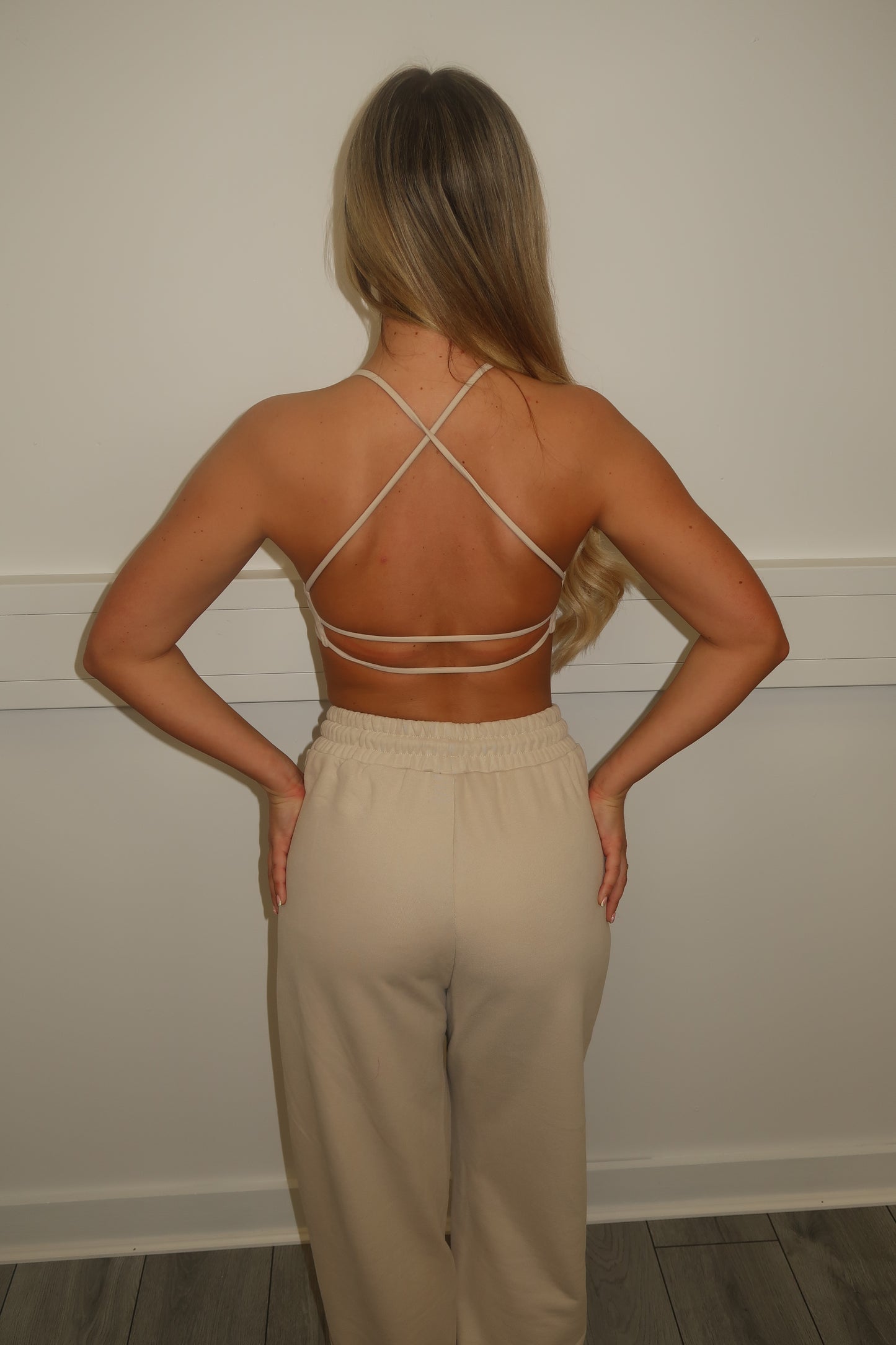 Sculpt beige cross back sports bra