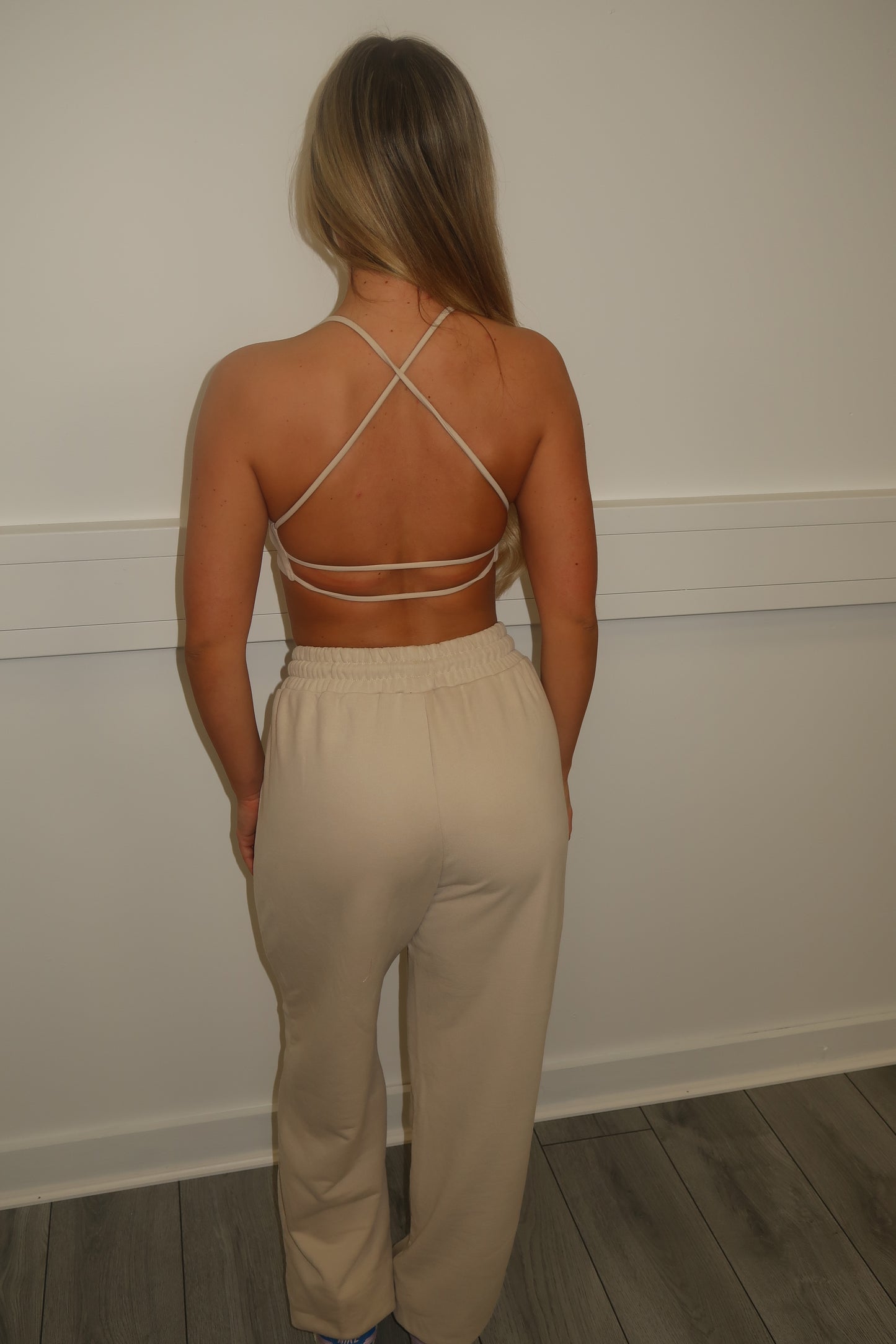 Sculpt beige cross back sports bra