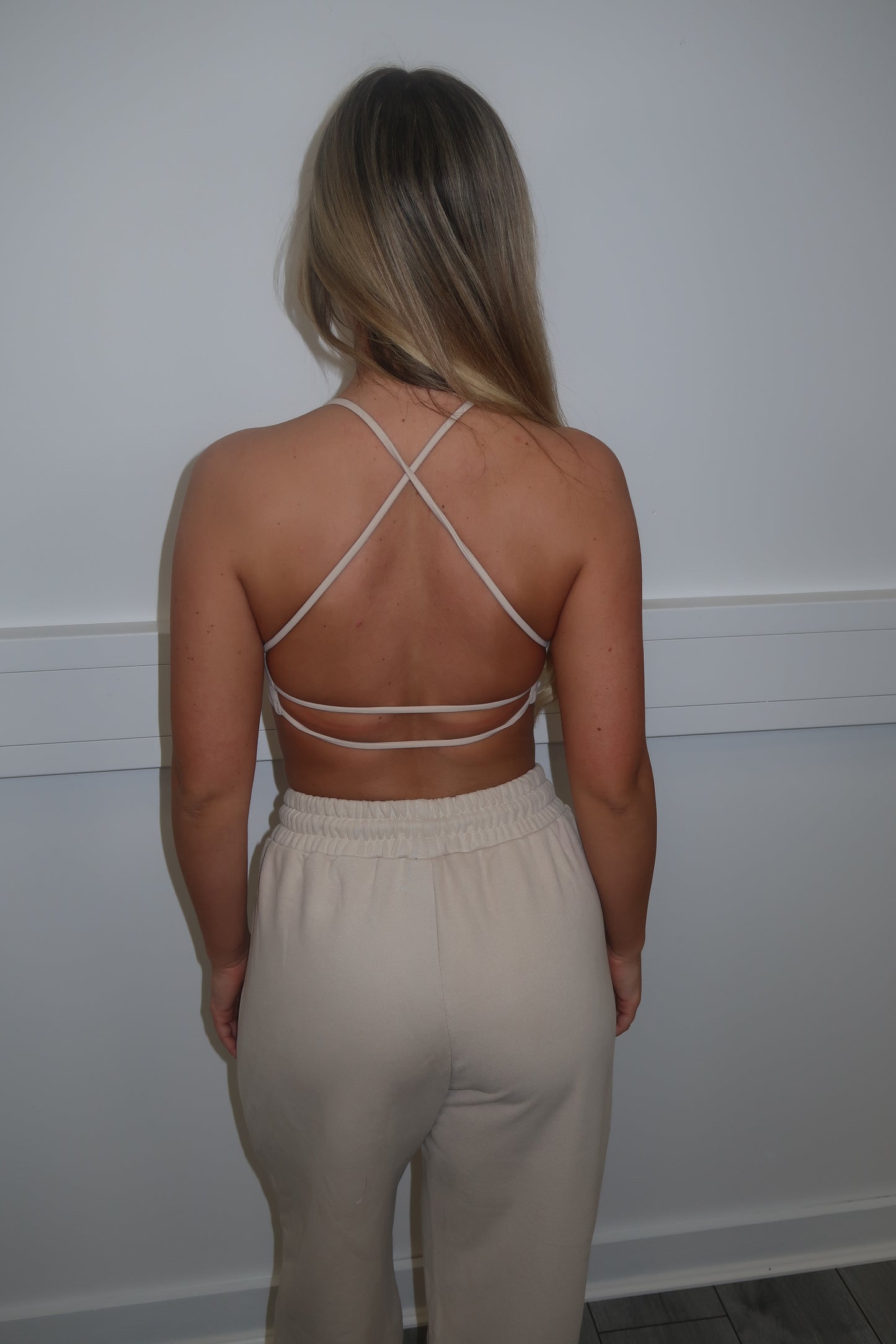 Sculpt beige cross back sports bra